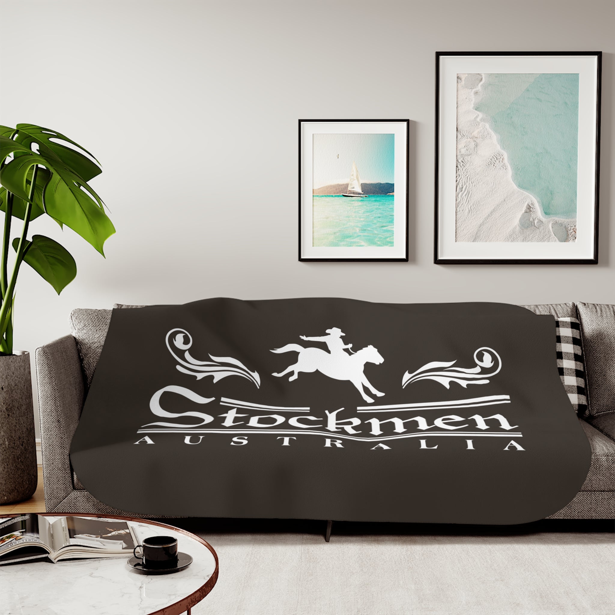 OUTBACK Cozy Sherpa Blanket